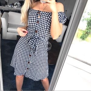 🆕 BLACK WHITE GINGHAM OPEN SHOULDER BUTTON…